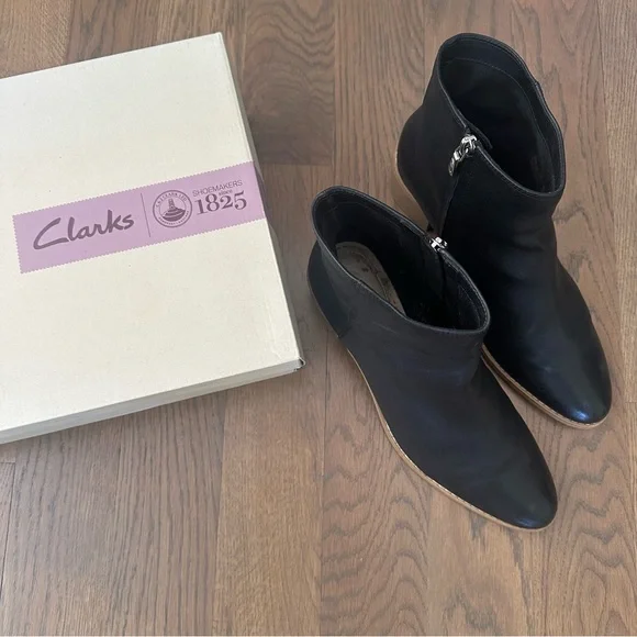 Clarks Breccan Myth Block Heel Leather Zip Ankle Boot in Black 9.5 M / 40.5 EU